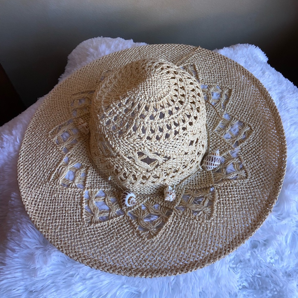 Straw Hat with Shells - Picture 2 of 11